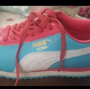 Girls puma tennis shoes